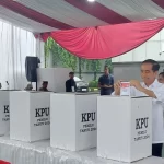 Presiden Jokowi mencoblos di TPS 10 Gambir