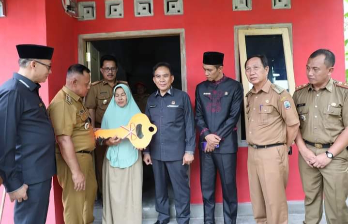 Melalui CSR, Bupati Lampung Selatan Resmikan Hasil Bedah Rumah di Kecamatan Rajabasa