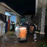 Brimob Polda Lampung Respon Cepat Membantu Korban Banjir