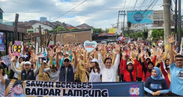 Rahmat Mirzani Djausal Anggota DPRD Lampung Ajak Masyarakat Sawah Berebes Senam Riang Gembira