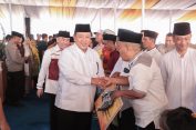 Gubernur Hadiri Pengajian Akbar dan Berikan Sejumlah Bantuan di Kabupaten Way Kanan