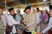 Gubernur Hadiri Pengajian Akbar dan Berikan Sejumlah Bantuan di Lampung Utara