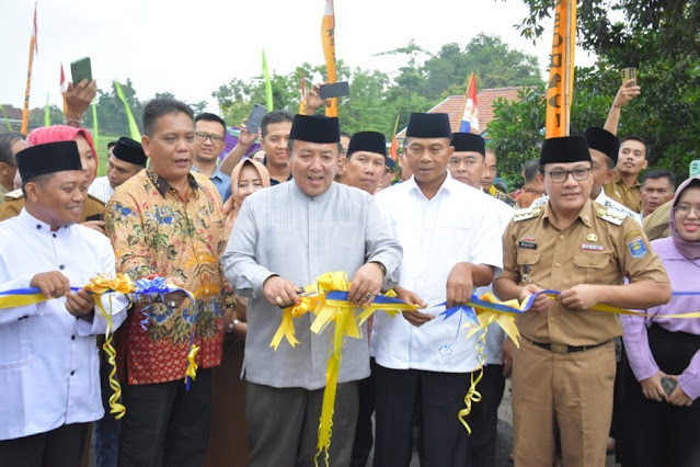 Akhirnya Penantian Masyarakat Terwujud, Arinal Didampingi Wahdi Resmikan Jembatan Penghubung Metro dan Lamtim
