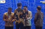 Presiden Jokowi Berikan Penghargaan Pembangunan Daerah kepada Wali Kota Metro Wahdi Siradjjudin