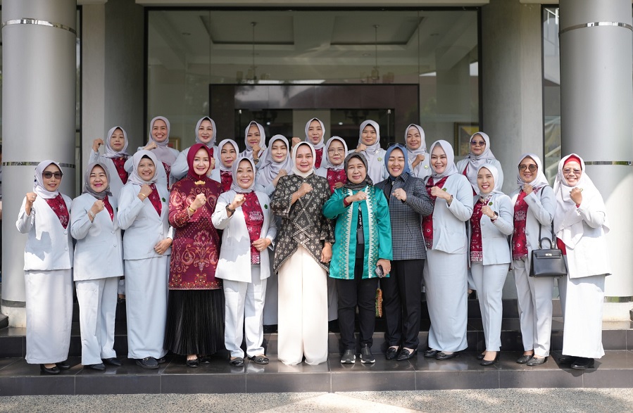 Riana Sari Arinal Buka Sosialisasi dan Bimtek Literasi Keuangan Untuk UMKM Perempuan di FEB Unila