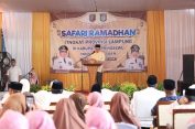 Safari Ramadan di Pringsewu Gubernur Bagikan Bantuan Sembako dan Kursi Roda