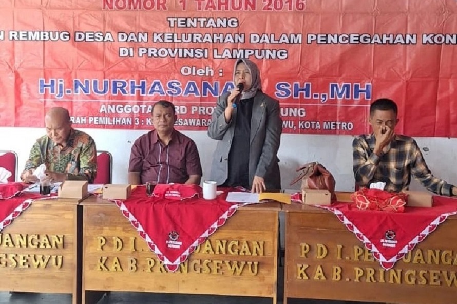 Anggota DPRD Lampung Nurhasanah Sosper di Kecamatan Pagelaran