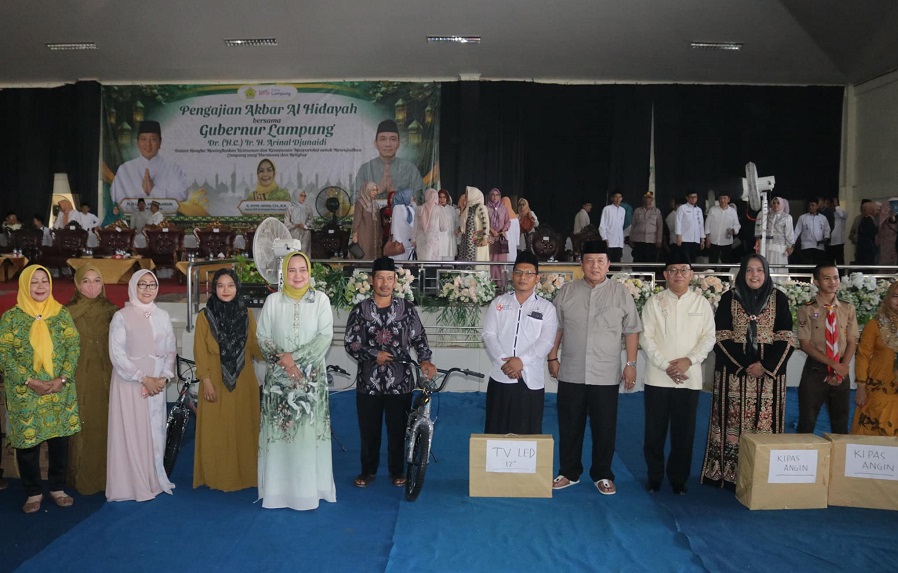 Gubernur Hadiri Pengajian Akbar di Kabupaten Mesuji dan Berikan Sejumlah Bantuan