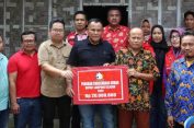 Nanang Ermanto Serahkan Bantuan 7 Unit Bedah Rumah Dikalianda