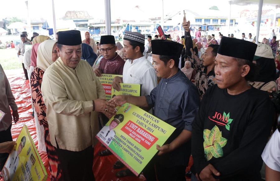 Gubernur Hadiri Pengajian Akbar dan Berikan Sejumlah Bantuan Lampung Timur