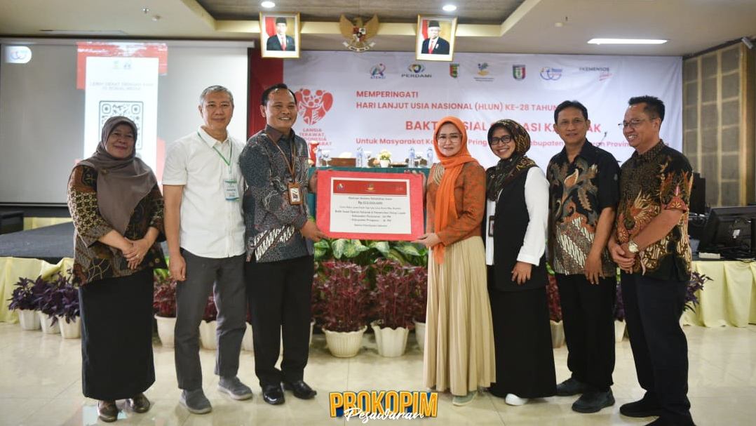 Peringatan Hari Lansia ke -28, Nanda Indira Hadiri Operasi Katarak