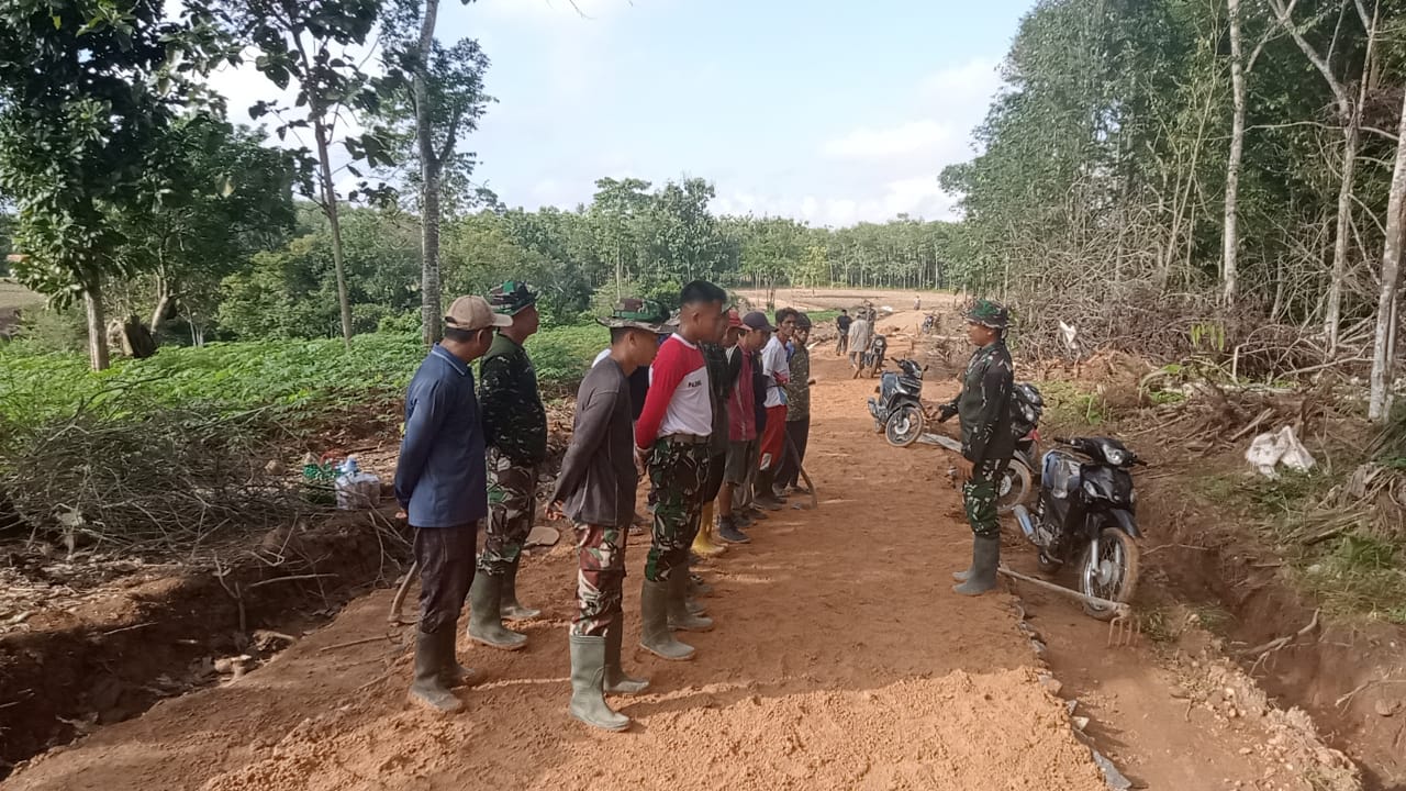 Satgas TMMD ke-120 Kodim 0421/LS dan Warga Awali Aktivitas dengan Apel Pagi