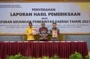 Ketua DPRD Pringsewu Dampingi PJ Bupati Terima WTP