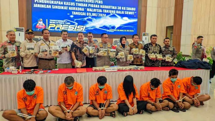 Polda Lampung Gagalkan Pengiriman 30 Kg Sabu di Tol Bakauheni, Amankan Tujuh Tersangka