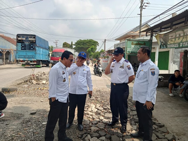 Monitoring Perbaikan Jalan Wahdi Wali Kota Metro Tekankan Harus Sesuai Spesifikasi