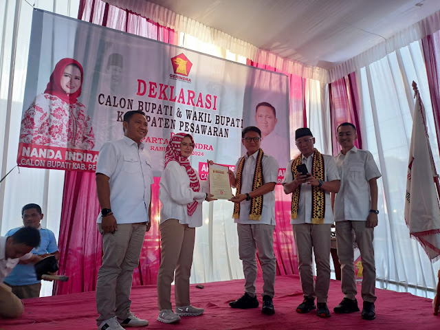 Partai Gerindra Menyerahkan Surat Tugas Kepada Nanda Indira Dan Antonius M.Ali Sebagai Bacabup dan bacawabup Untuk Pilkada 2024