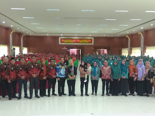 WALIKOTA EVA DWIANA HADIRI ACARA FASILITASI TIM PENGGERAK PKK DALAM GERAKAN PEMBERDAYAAN MASYARAKAT DAN KESEJAHTERAAN KELUARGA