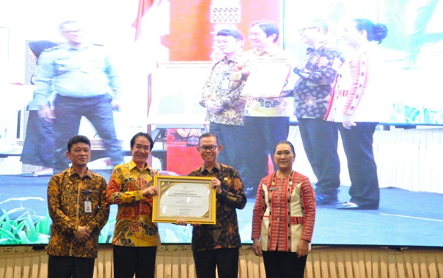 Pemerintah Provinsi Lampung Raih Penghargaan Anubhawa Sasana Desa/Kelurahan Sadar Hukum