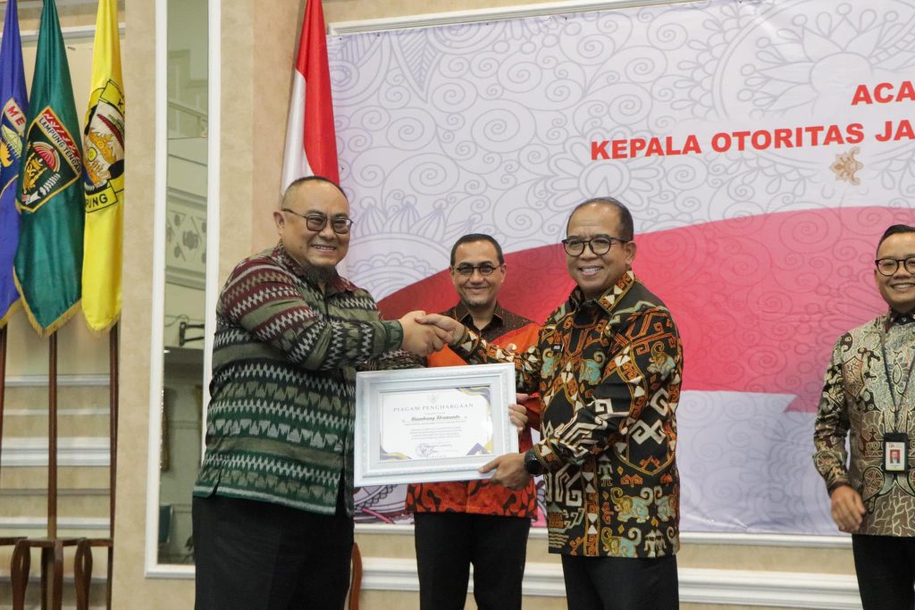 Pj Gubernur Hadiri Pengukuhan Kepala OJK Provinsi Lampung