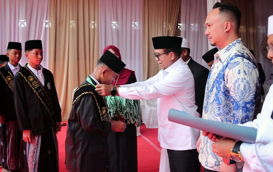 Pj Gubernur Samsudin Hadiri Wisuda Tahfidz Pondok Pesantren Sabilul Mustofha Jati Agung