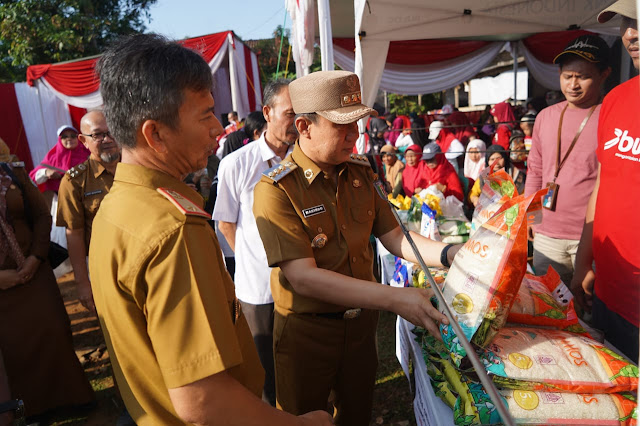 Marindo Kurniawan Pj. Bupati Pringsewu Buka Kegiatan Gerakan Pangan Murah