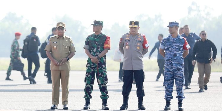 Kapolda Lampung Bersama Pj. Gubernur Samsudin Sambut Kedatangan Presiden Joko Widodo