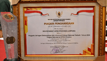 Ketua DPRD Lampung Terima Penghargaan JDIH Tahun 2024