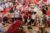 Wow Keren Pj Gubernur Samsudin Santap Seruit Bersama 2000 Warga Festival Nyeruit Lampung di Kebun PKK Agropark Sabah Balau
