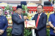 Pj. Gubernur dan Ketua DPRD Provinsi Lampung Mendengarkan Pidato Kenegaraan Presiden RI