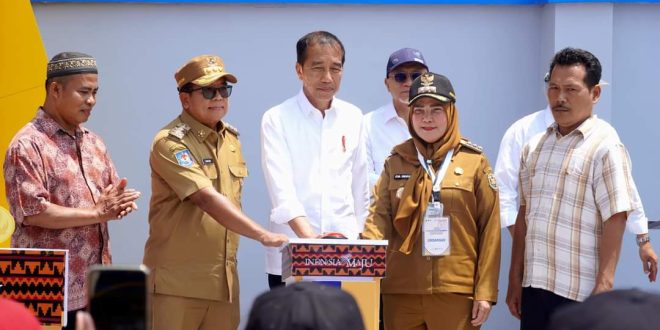 Presiden Jokowi Minta Walikota Eva Dwiana dan Pedagang Rawat Pasar Pasir Gintung