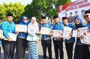 Terima Penghargaan, Guru dan Kepsek Ucapkan Terima Kasih ke Wali Kota Eva Dwiana