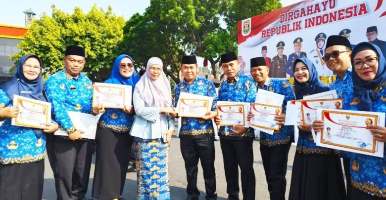 Terima Penghargaan, Guru dan Kepsek Ucapkan Terima Kasih ke Wali Kota Eva Dwiana
