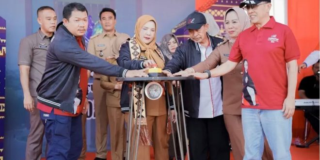 Walikota Eva Dwiana Buka Pekan Olahraga Kecamatan Di Telukbetung Utara