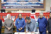 Ketua DPRD Bersama Pj.Gubernur Lampung Tandatangani Raperda Pertanggungjawaban Pelaksanaan APBD TA 2023