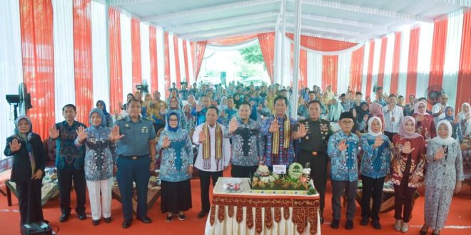 PESAWARAN TERIMA PENGHARGAAN ATAS PENURUNAN ANGKA STUNTING TERBESAR DI HARGANAS KE-31