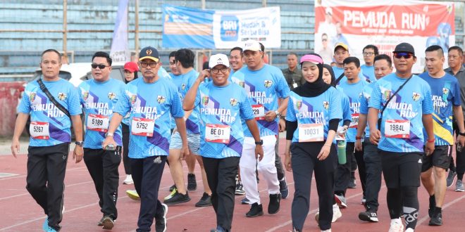 Pj. Gubernur Samsudin Lepas 1.700 Peserta Pemuda Run dalam Rangka HUT RI ke-79 dan HUT KNPI ke-51
