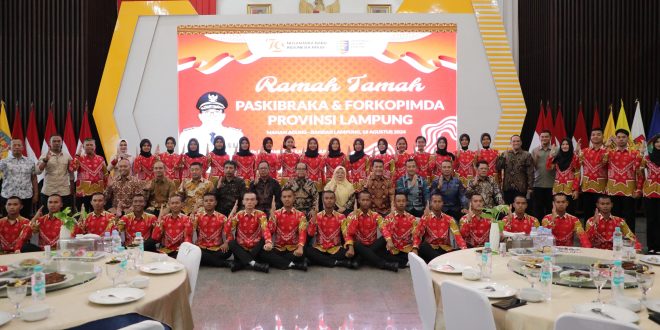 Pj. Gubernur Samsudin Beri Penghargaan Berupa Tali Asih kepada 33 Anggota Paskibraka, Pelatih dan Pamong, yang Bertugas pada Upacara HUT RI ke-79