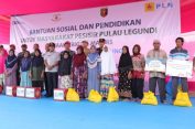 Pj. Gubernur Samsudin Serahkan BantuanTJSL dari PT. PLN Lampung berupa Fasilitas Pilar Pendidikan kepada Masyarakat Pulau Legundi
