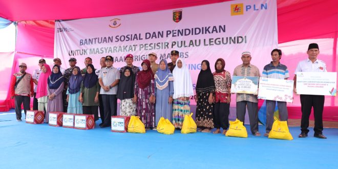 Pj. Gubernur Samsudin Serahkan BantuanTJSL dari PT. PLN Lampung berupa Fasilitas Pilar Pendidikan kepada Masyarakat Pulau Legundi