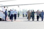 Pj. Gubernur Samsudin Sambut Kedatangan Presiden Joko Widodo di Bandara Raden Intan II dalam Rangka Peresmian Tiga Proyek Strategis Nasional