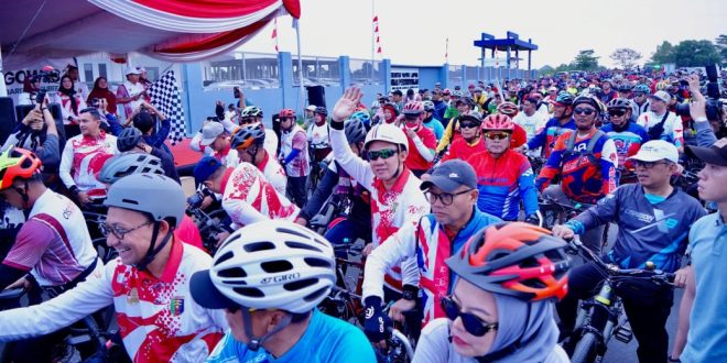 Pj. Bupati Pringsewu Dr. marindo Kurniawan, ST., MM Gowes Bareng Peringatan HUT RI ke-79