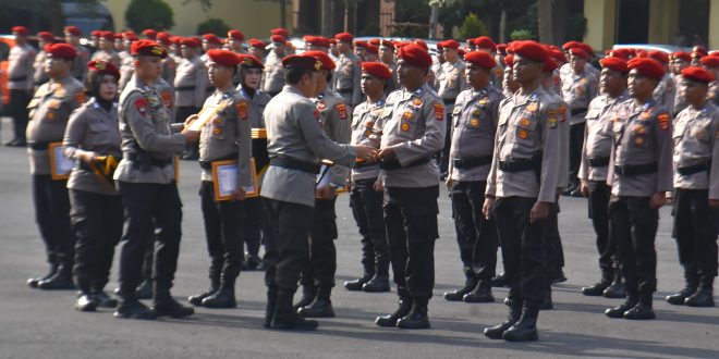 Kapolda Lampung Apresiasi 17 Personil Tekab 308 Berprestasi di HUT ke-9 Tekab 308