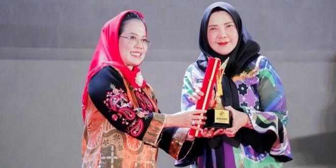 Walikota Eva Dwiana Raih Penghargaan Dari Kemenkop UKM RI