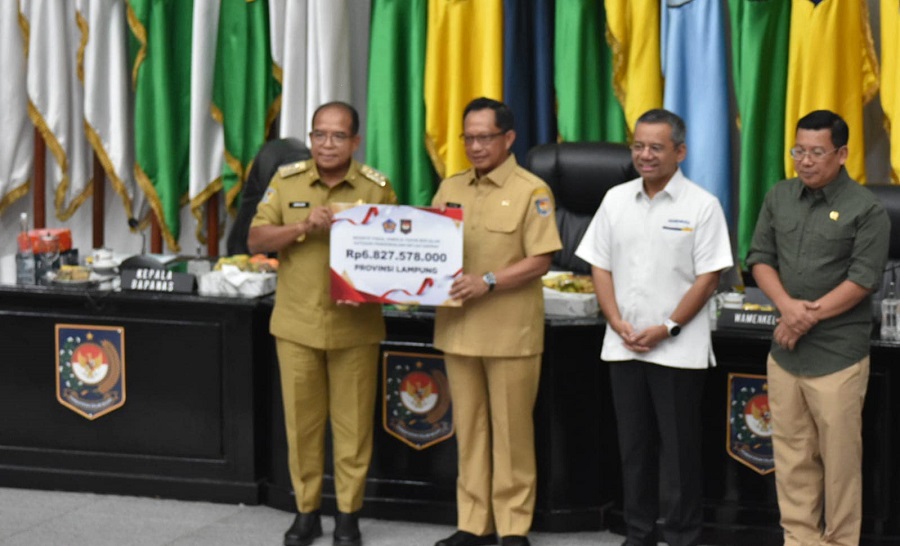 Pj Gubernur Lampung Terima Insentif Fiskal Pengendalian Inflasi Daerah