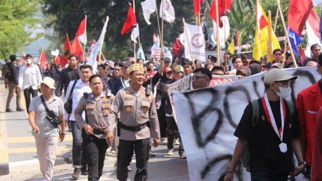 Ribuan Mahasiswa Lampung Demo UU Pilkada Berjalan Tertib