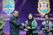 Walikota Eva Dwiana Terima Anugerah Pemimpin Daerah Awards 2024