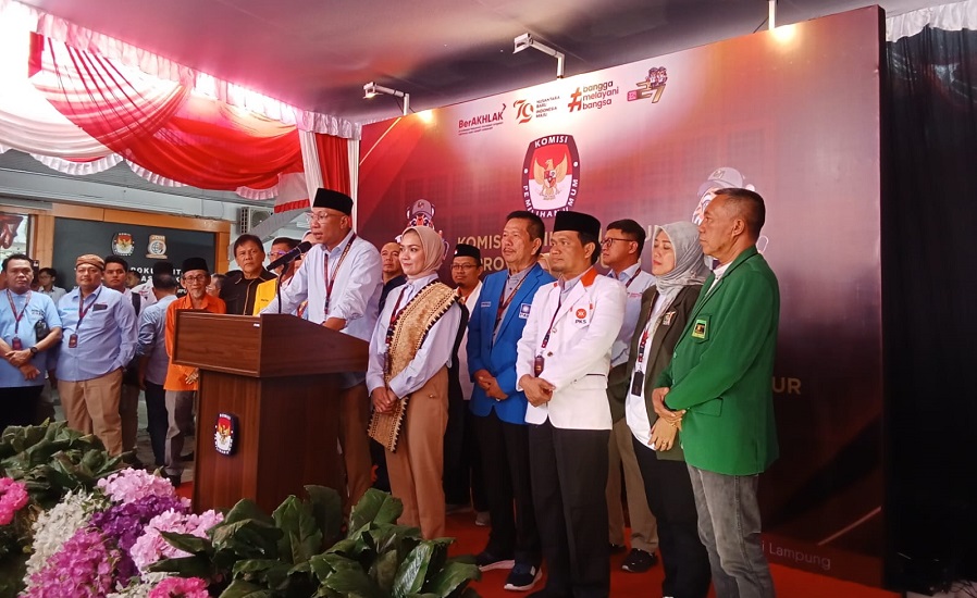 Rahmat Mirzani Djausal-Jihan Nurlela Resmi Mendaftar Ke KPU Lampung