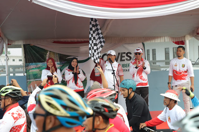 Pj. Gubernur Lampung Samsudin Lepas 2000 Peserta “Gowes Bareng” Menuju Kota Baru dalam Rangka HUT RI ke-79
