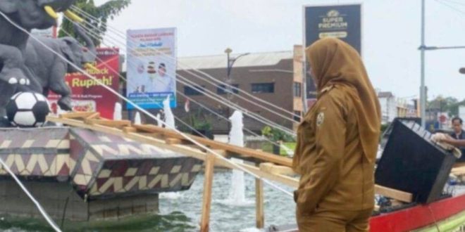 Pemkot Bandar Lampung Renovasi Tugu Adipura