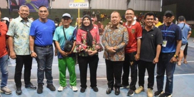 Walikota Eva Dwiana Buka Kejuaraan Tenis Lapangan